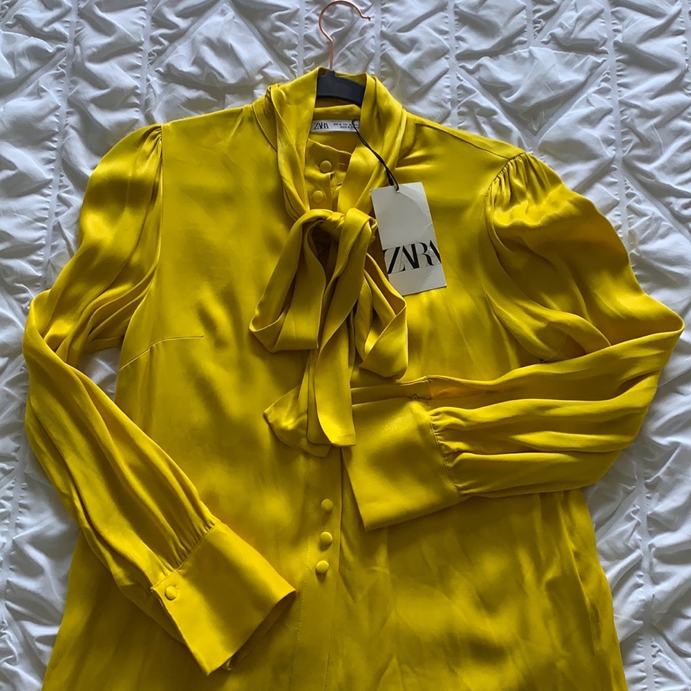 Beautiful yellow blouse from Zara - brand new 😍